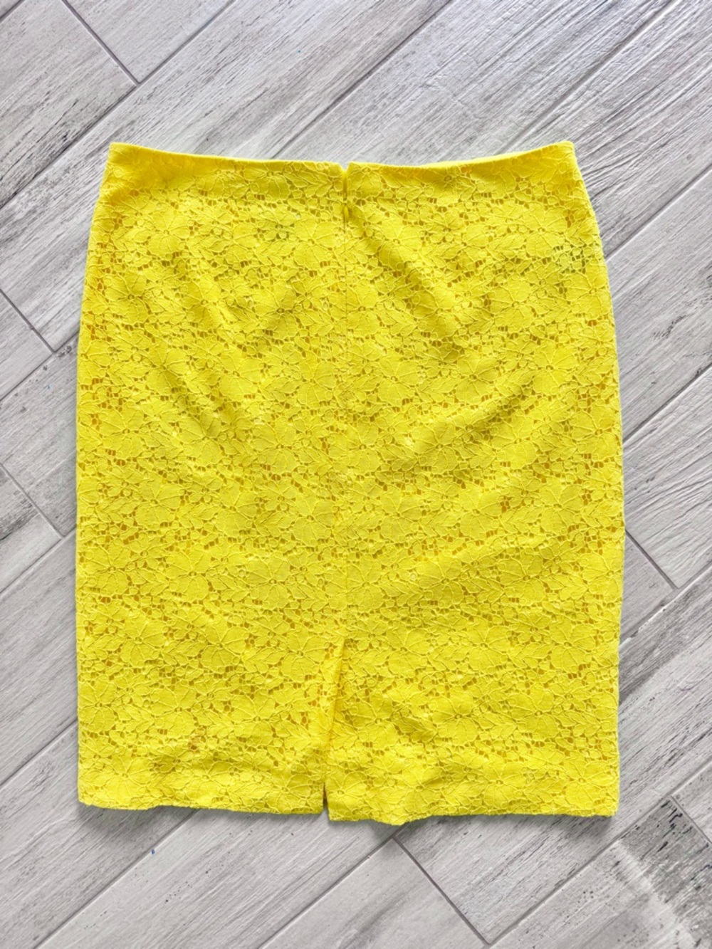 Ann Taylor Yellow Lace Pencil Skirt - size 12 Tall - Picture 2 of 5